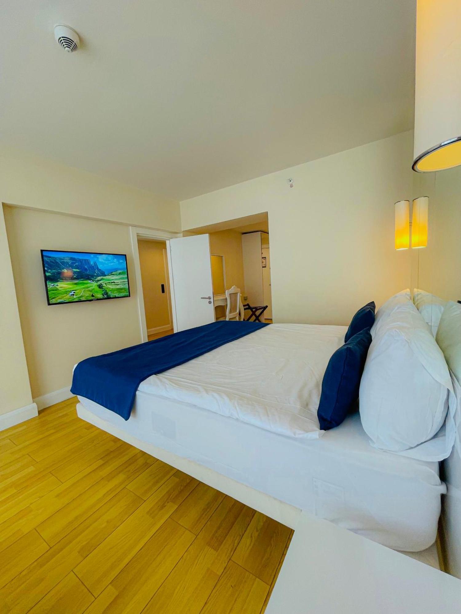 Luxury Batumi Hotel Esterno foto