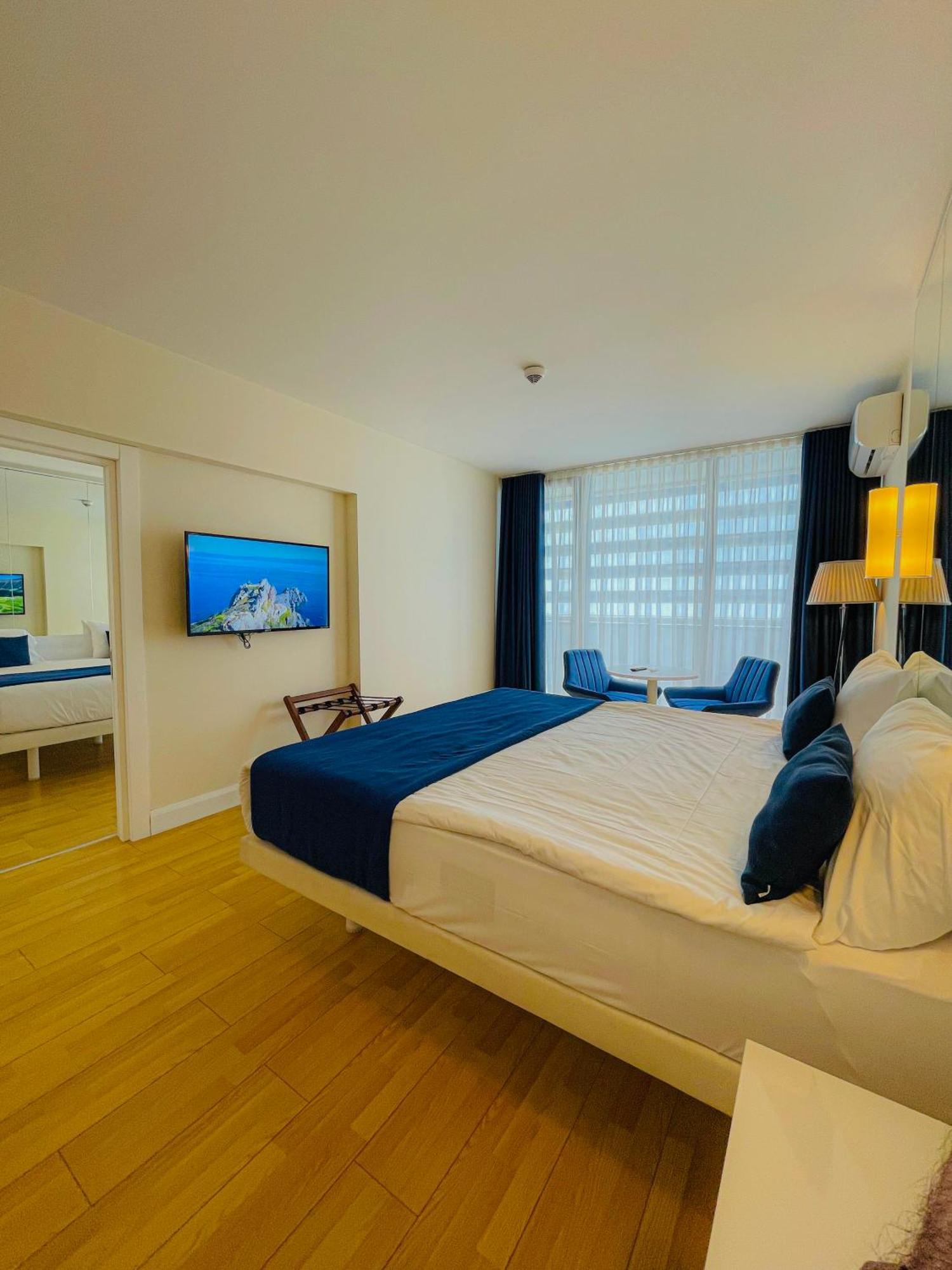 Luxury Batumi Hotel Esterno foto
