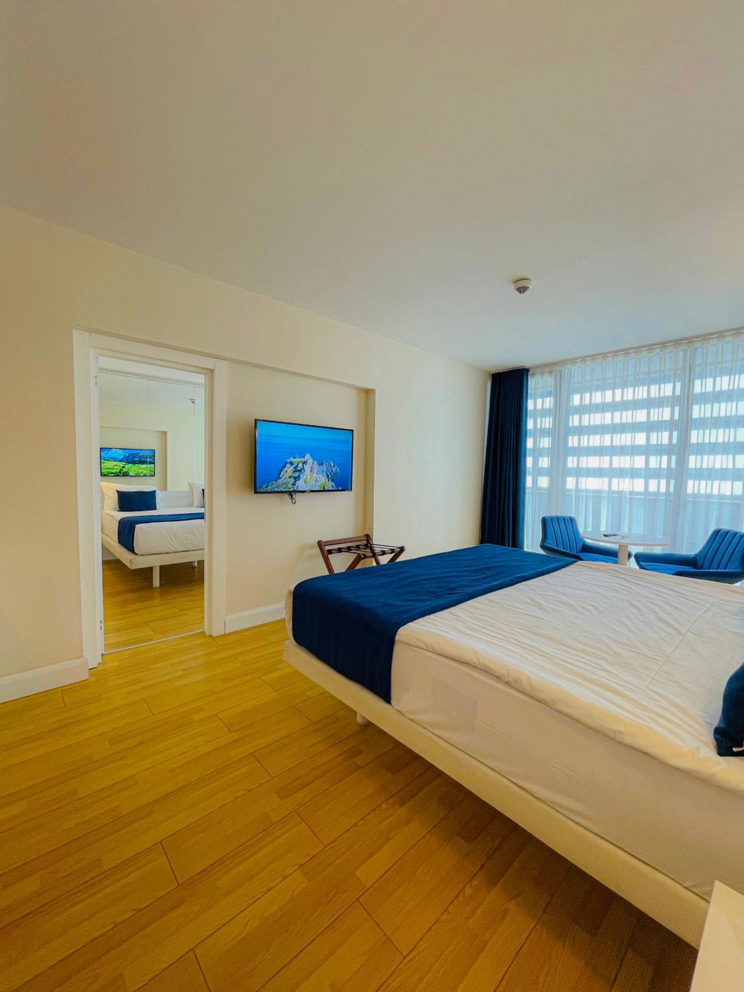 Luxury Batumi Hotel Esterno foto
