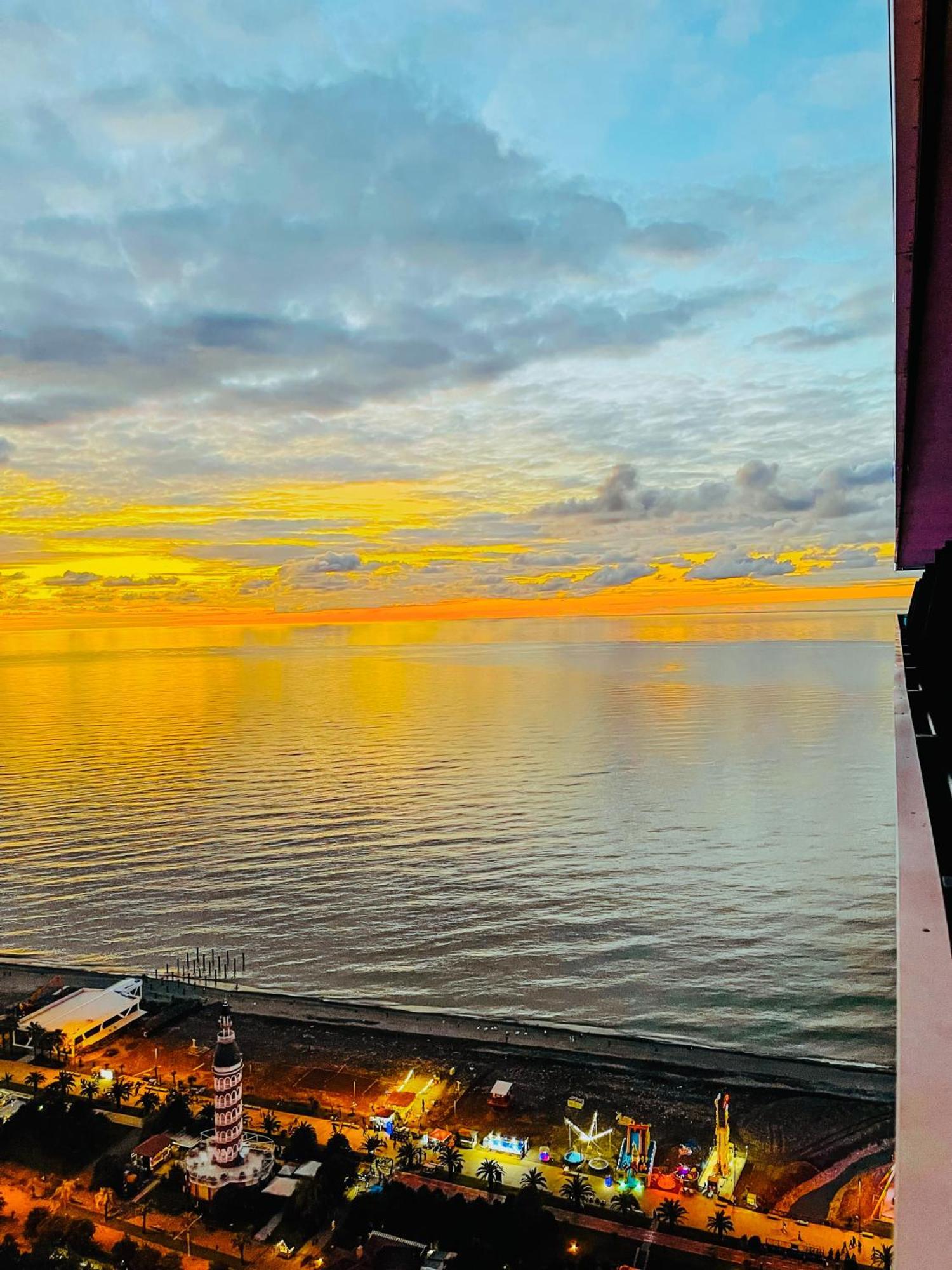 Luxury Batumi Hotel Esterno foto