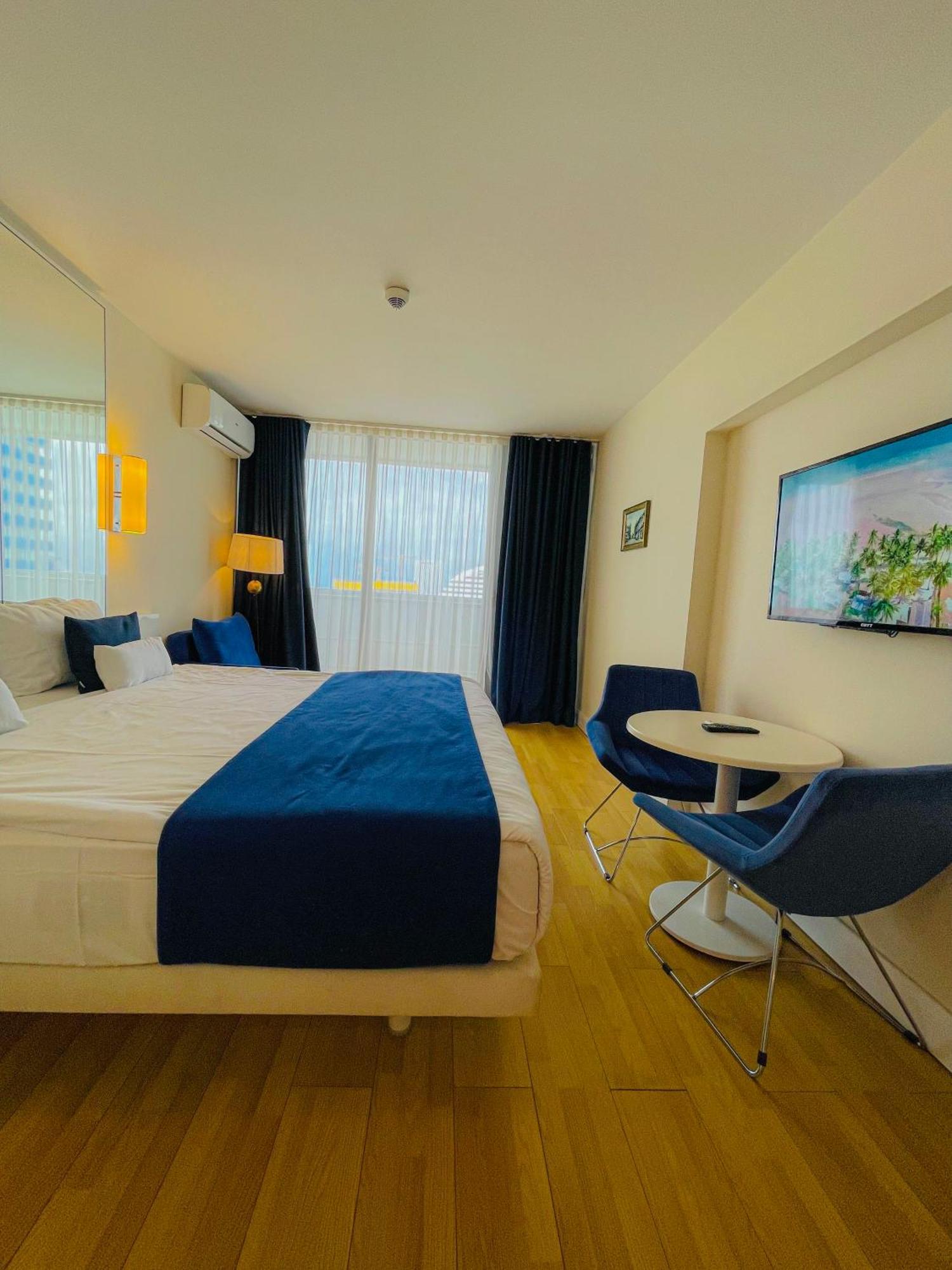 Luxury Batumi Hotel Esterno foto
