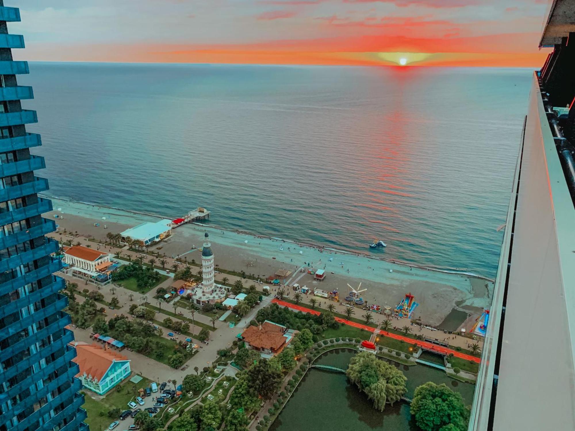 Luxury Batumi Hotel Esterno foto