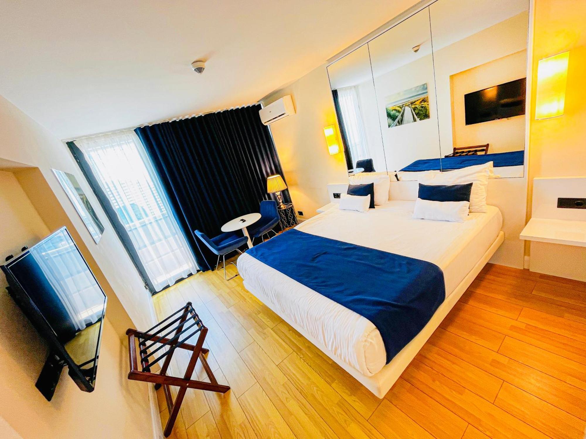 Luxury Batumi Hotel Esterno foto