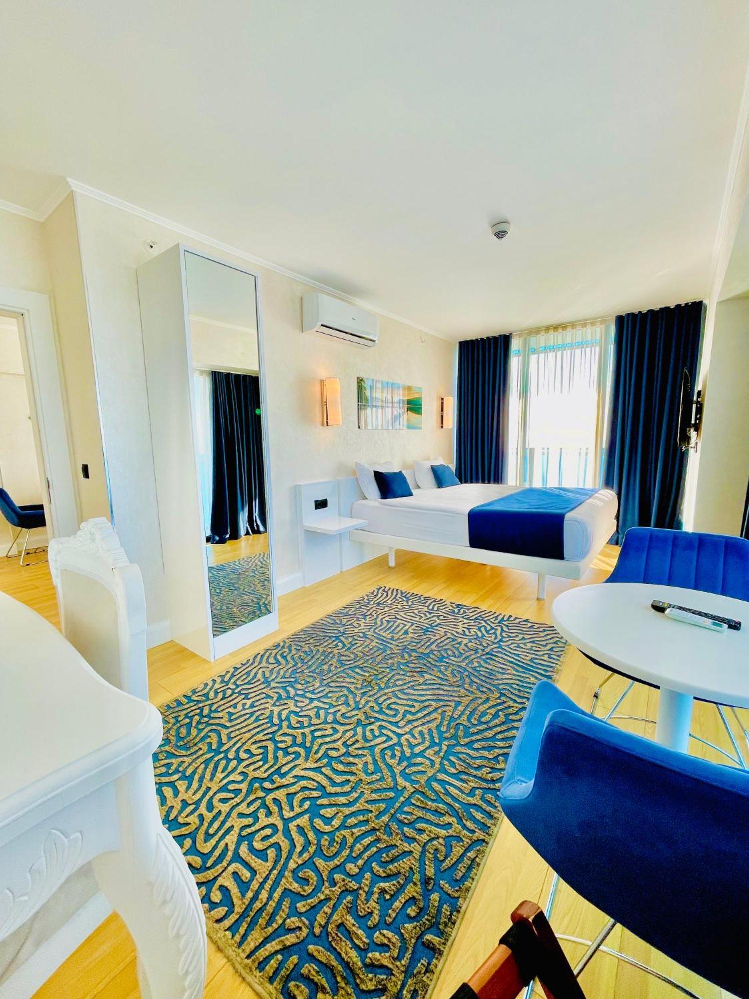Luxury Batumi Hotel Esterno foto