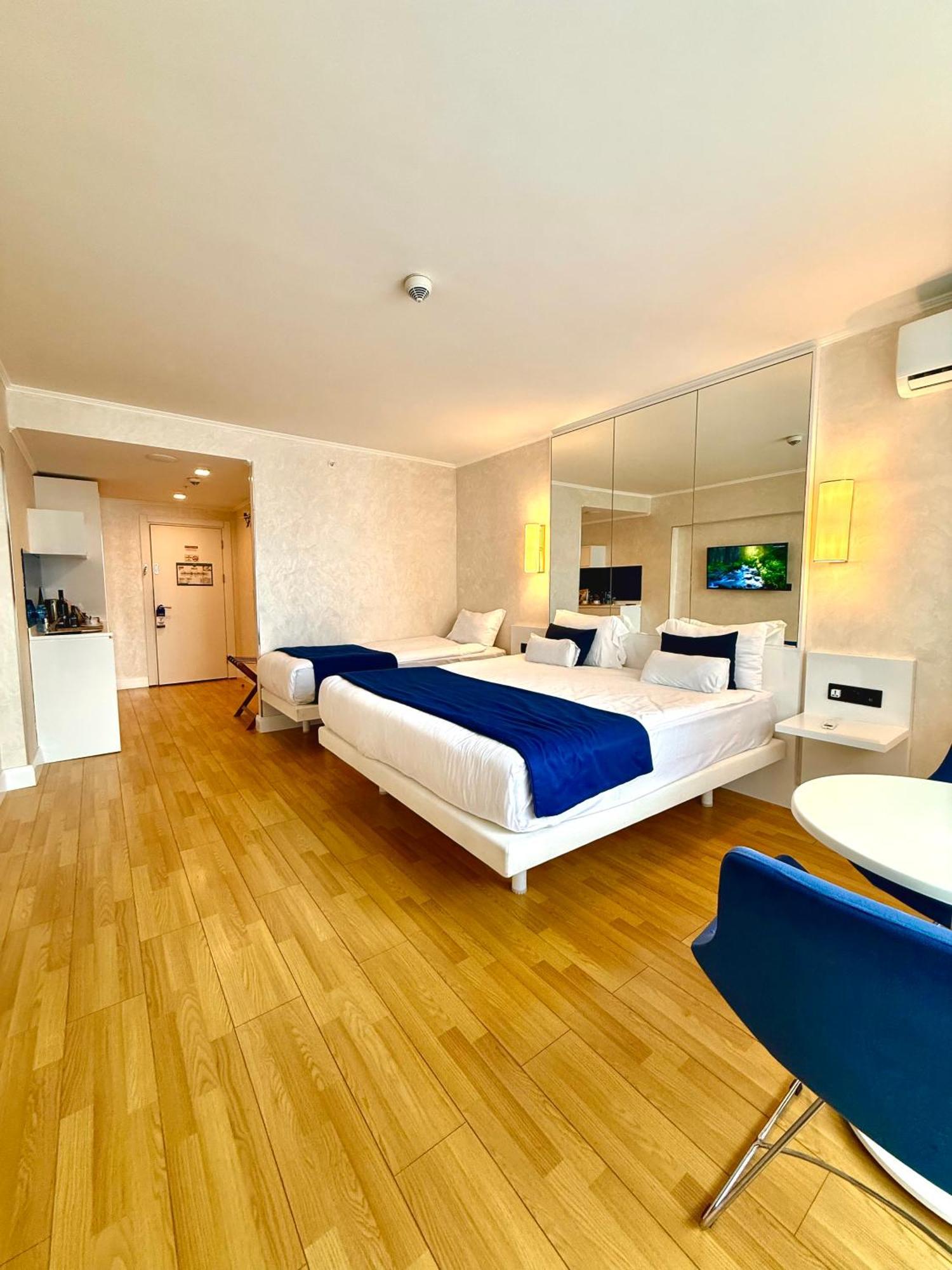 Luxury Batumi Hotel Esterno foto