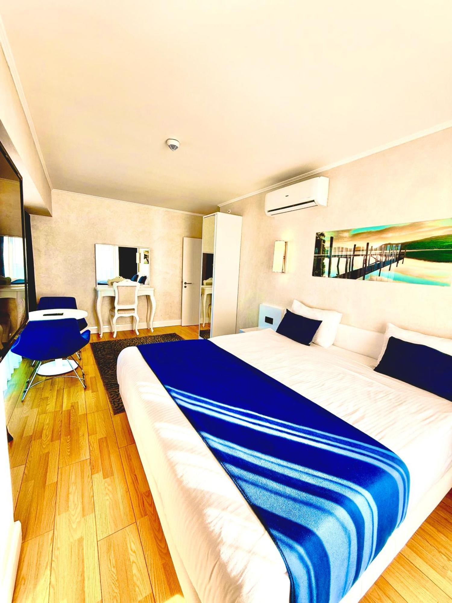Luxury Batumi Hotel Esterno foto