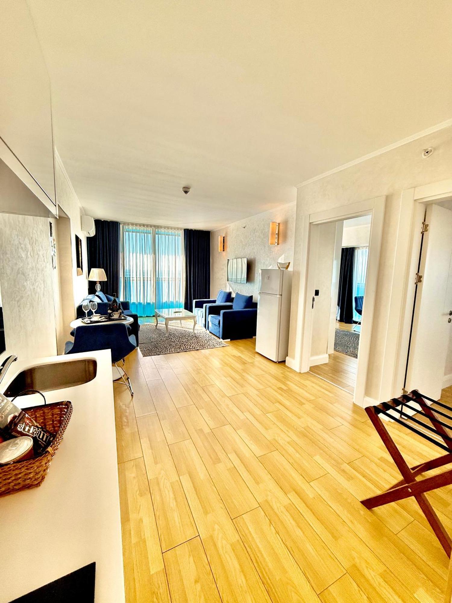 Luxury Batumi Hotel Esterno foto